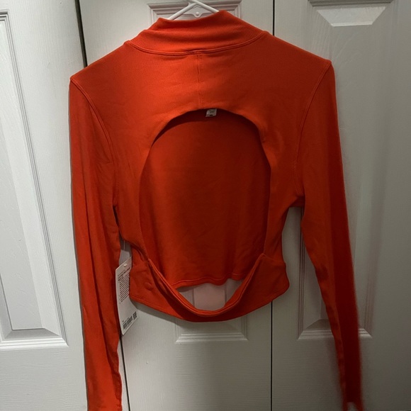NWT open back Lululemon shirt - Picture 2 of 4